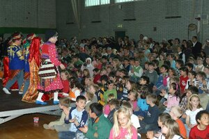 Volkstanz bei der Abschlussfeier