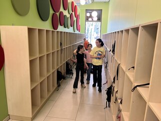 Tornisterregale für 186 Kinder IMG_8898