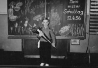 Einschulung des jetzigen Hausmeisters der Schule Karl-Heinz Langhoff 1956