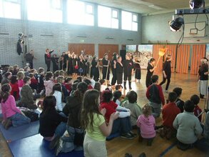 Viele Freunde und Gäste zu Besuch bei der Werkschau "Erde" Viele Freunde und Gäste zu Besuch bei der Werkschau "Erde"