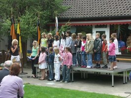 Auftritt des Schulchors in Alt-Walsum
