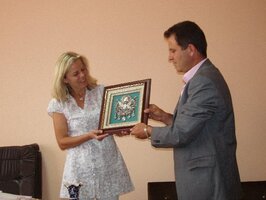 Übergabe von Gastgeschenken Übergabe von Gastgeschenken